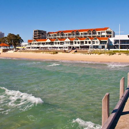 Boardwalk By The Beach Рокингем Экстерьер фото